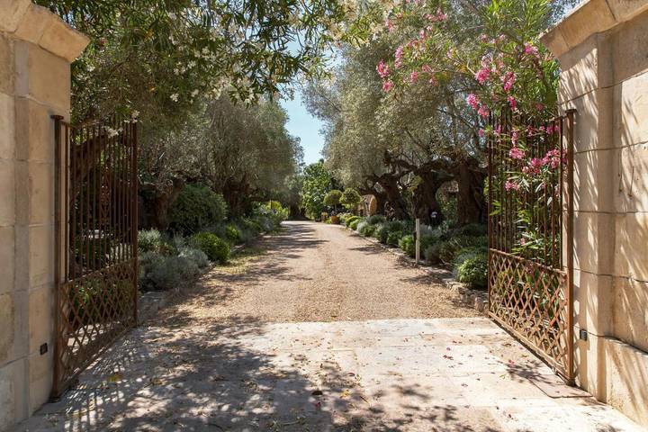 Gîte pour 2 personnes, avec terrasse et jardin ainsi que vue et piscine à Gassin - 2