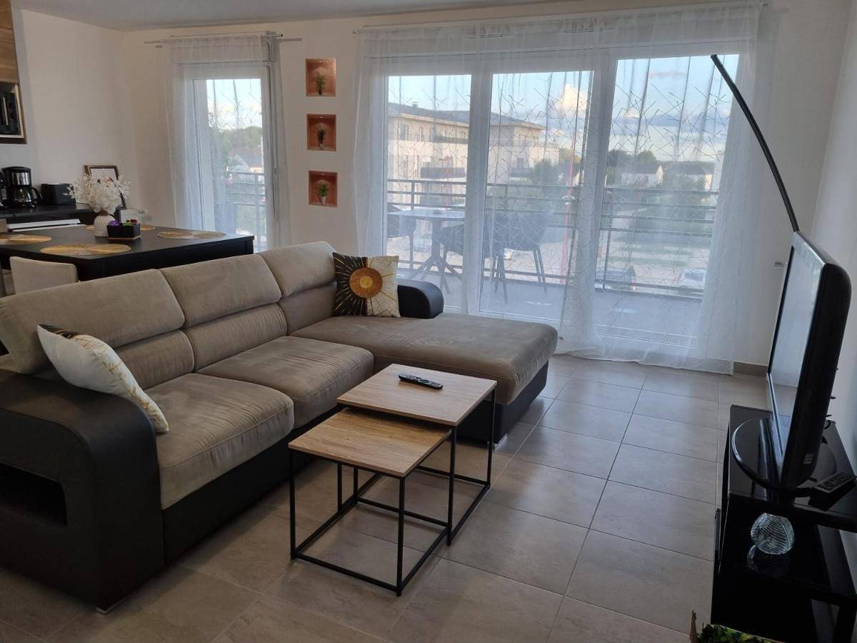 Appartement entier, Two-Bedroom Apartment in Villeron, Val-d'Oise
