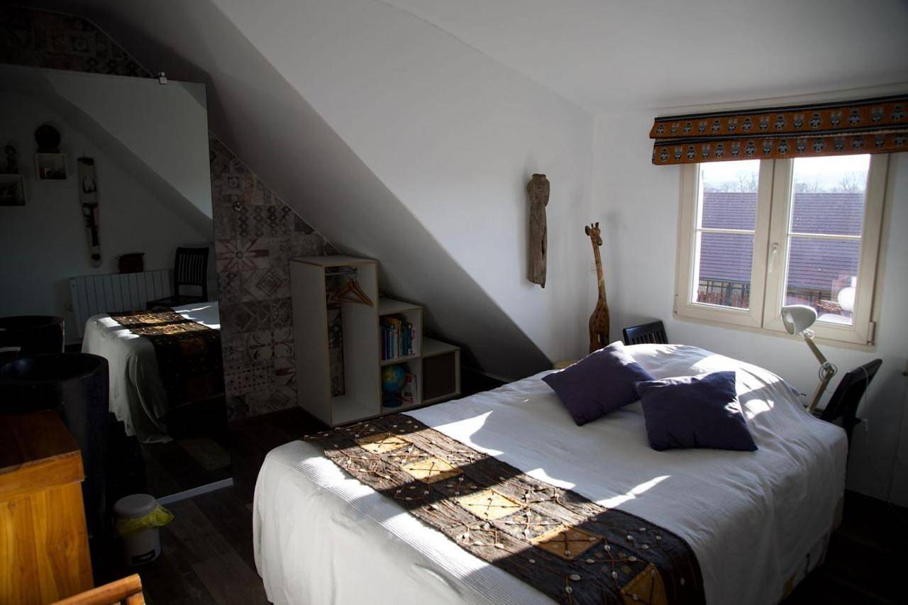Appartement de vacances entier, Double Room with Private Bathroom in Dun-sur-Meuse, Verdun