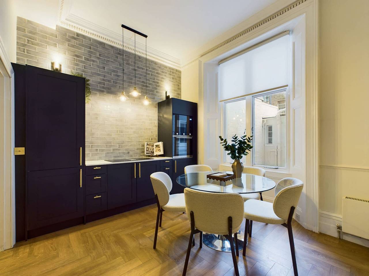 Entire apartment, Luxury Hideaway near Harrods with Outdoor Space in Kensington and Chelsea, London