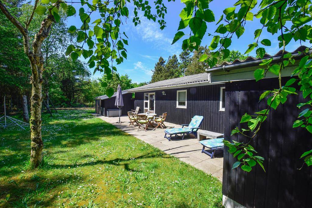 Hyggeliges Holzhaus mit überdachter West-Terrasse – Nahe am Nissum Fjord in Nørhede Vest, Ulfborg