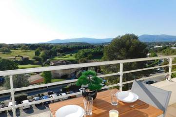 Gîte pour 2 personnes, avec terrasse à Sophia Antipolis
