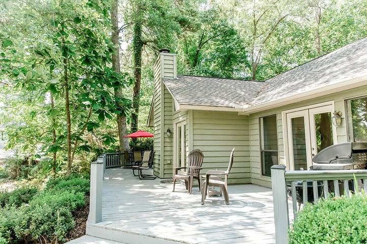 Vacation house for 6 people, with yard and terrace, with pets in Lake Martin