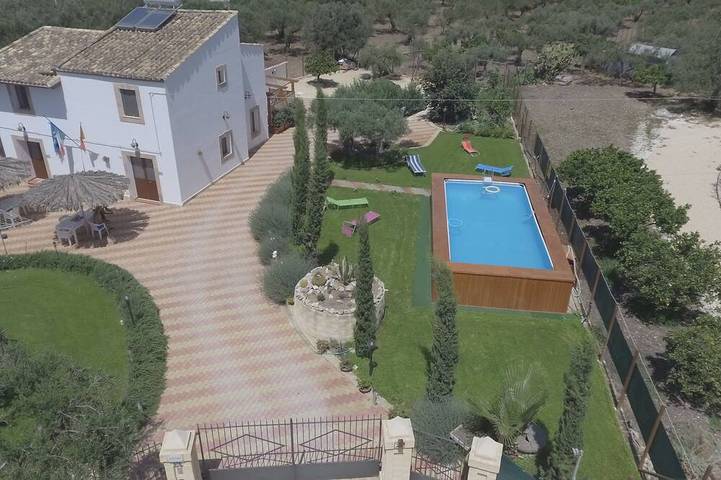 Ferienhaus für 5 Personen, mit Terrasse und Pool sowie Garten