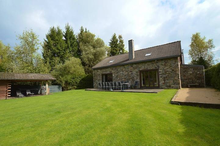Ferienhaus für 18 Personen, mit Terrasse und Garten sowie Sauna