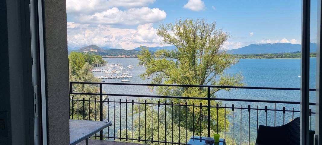 Ferienwohnung für 4 Personen, mit Balkon/Terrasse und Terrasse sowie Seeblick