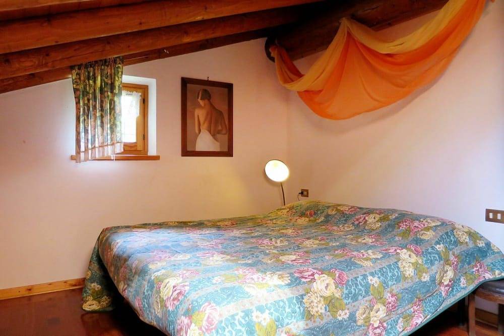 Schönes alleinstehendes Ferienhaus für 6 Personen mit Tv und Innenhof in Porto Valtravaglia, Lago Maggiore (Lombardei)