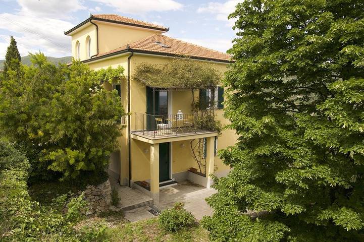Ferienwohnung für 4 Personen, mit Balkon und Garten sowie Pool