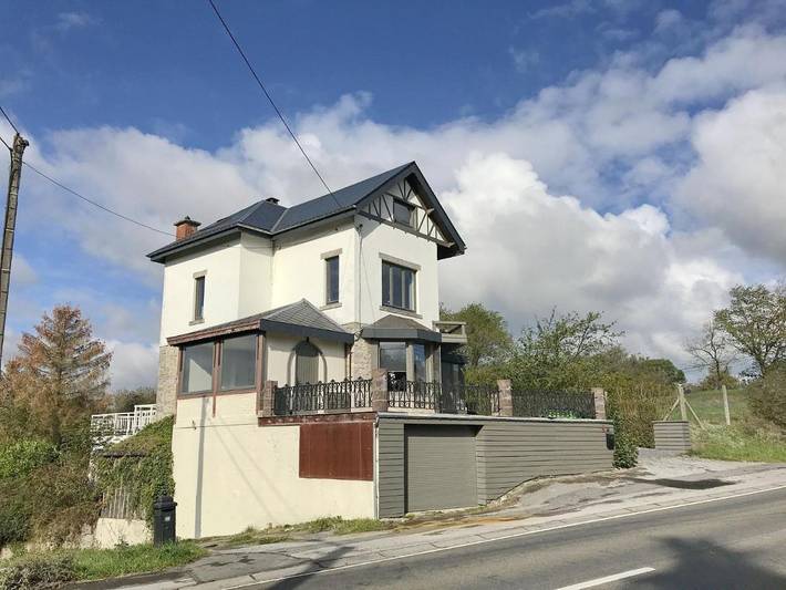 Location de vacances pour 8 personnes, avec jardin et terrasse, animaux acceptés dans Petit-Han