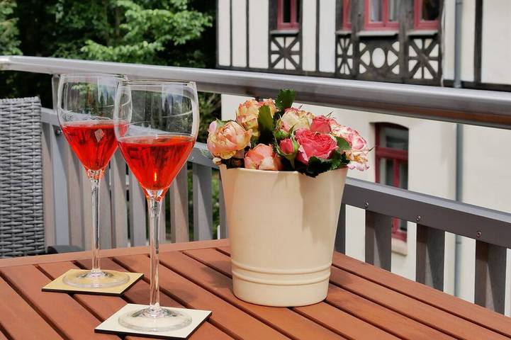 Ferienwohnung für 4 Personen, mit Garten und Balkon in Bergpark Wilhelmshöhe