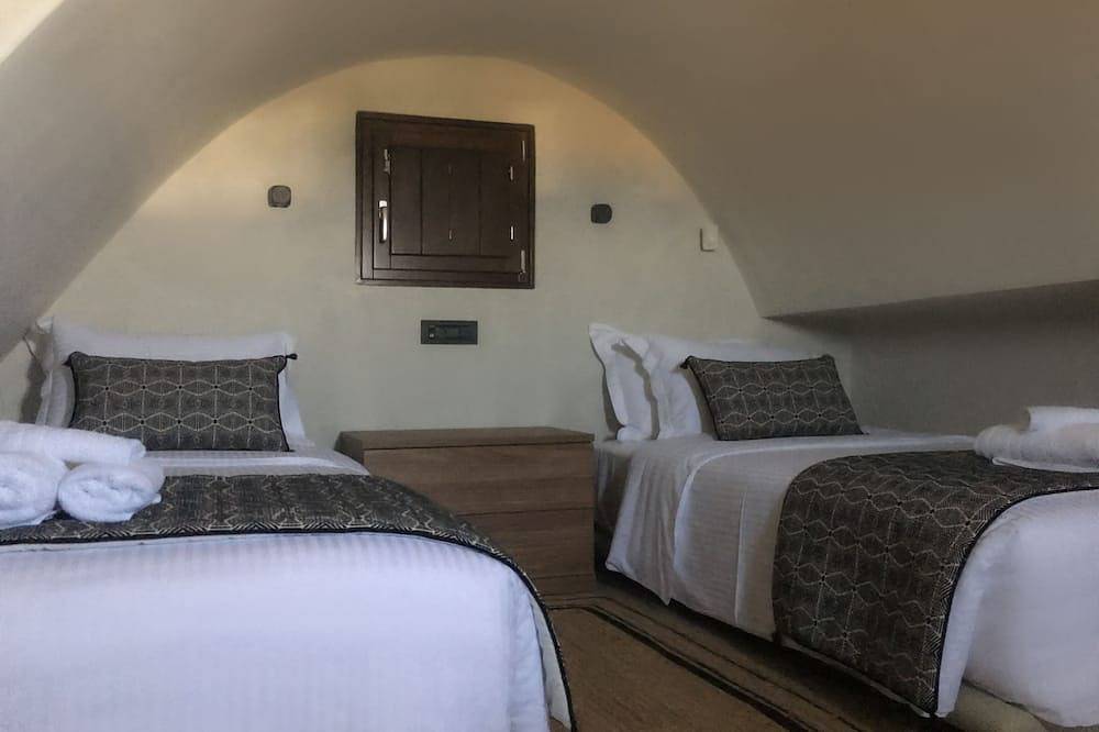 Deluxe Villa with Hot Tub in Vourvoulos, Santorin