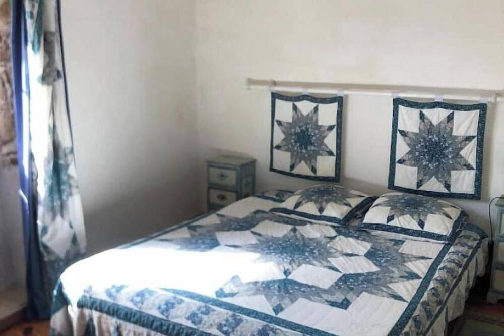 Gite biche, Maison dans la nature avec cheminée in Avène, Région de Lodève