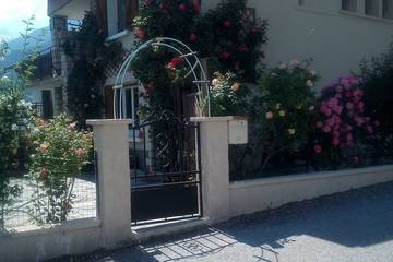 Gîte pour 4 personnes, avec balcon et jardin à Eygliers