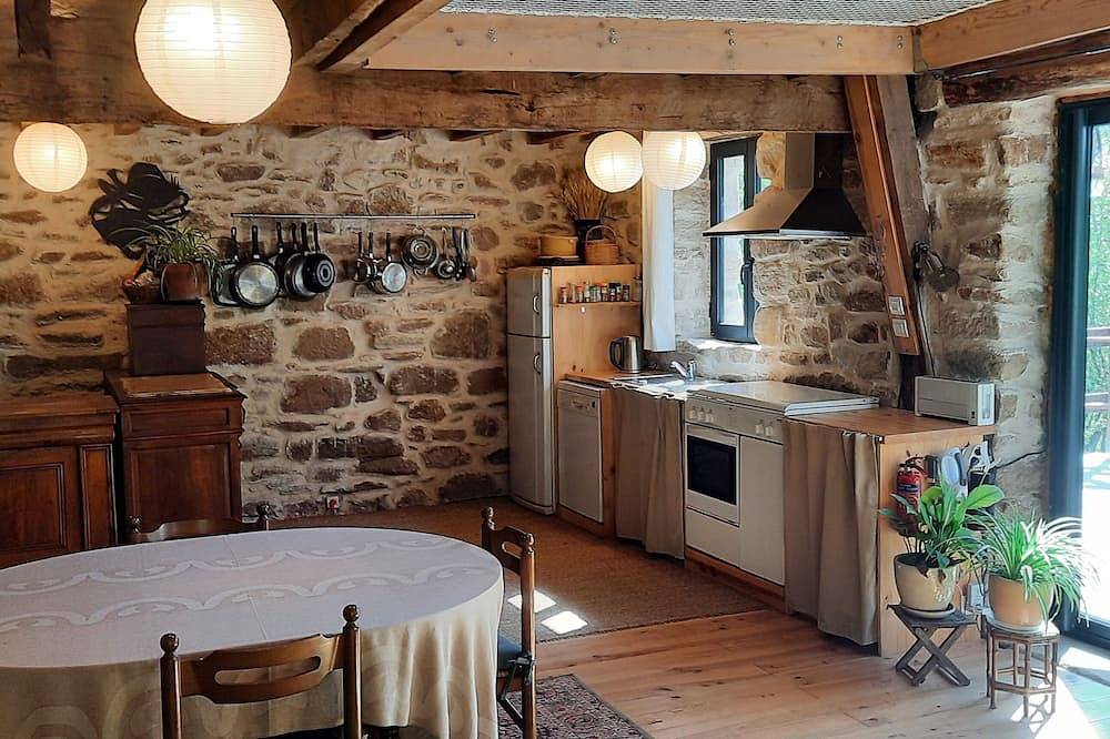 Exceptional gîte on the banks of the river Lot in Capdenac-Gare, Massif Central