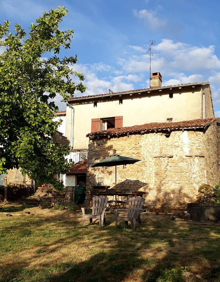Two-Bedroom House in Châteauponsac, Région de Bellac