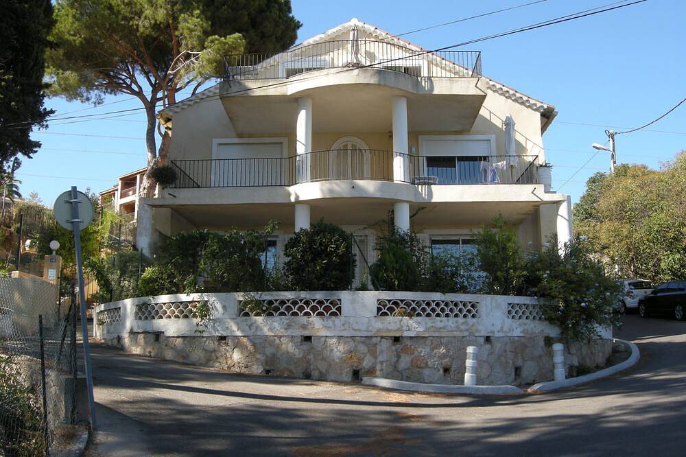 Appartement entier, Grand Appartement en Rdc, classé  ****, Jardin privatif, Plage à 150 m in Bandol, Côte méditerranéenne (France)