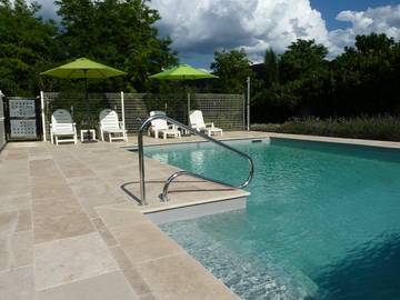 Gîte pour 4 personnes, avec jardin ainsi que terrasse et piscine dans Thermes de Gréoux les Bains