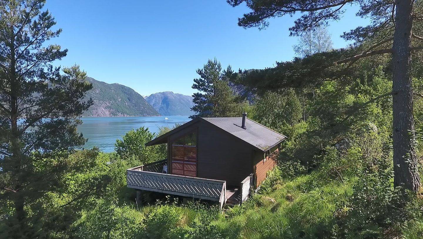 Tolle Hütte am Harangerfjord, grandioses Fjordpanorama, 20 Ps Motorboot mietbar! in Hardangerfjord