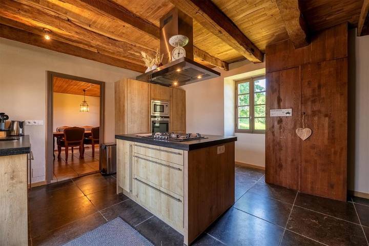 Location de vacances pour 18 personnes, avec piscine ainsi que vue et jardin, adapté aux familles à Sergeac - 2