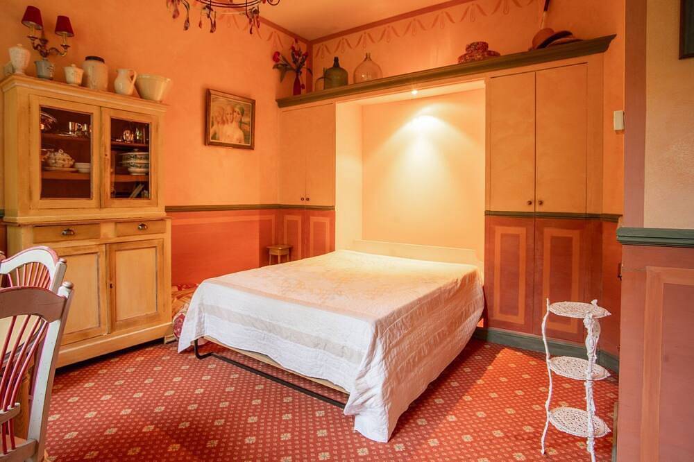 Entire apartment, Studio in Montbrun Castle with Pool in Montbrun-les-Bains, Nyons region