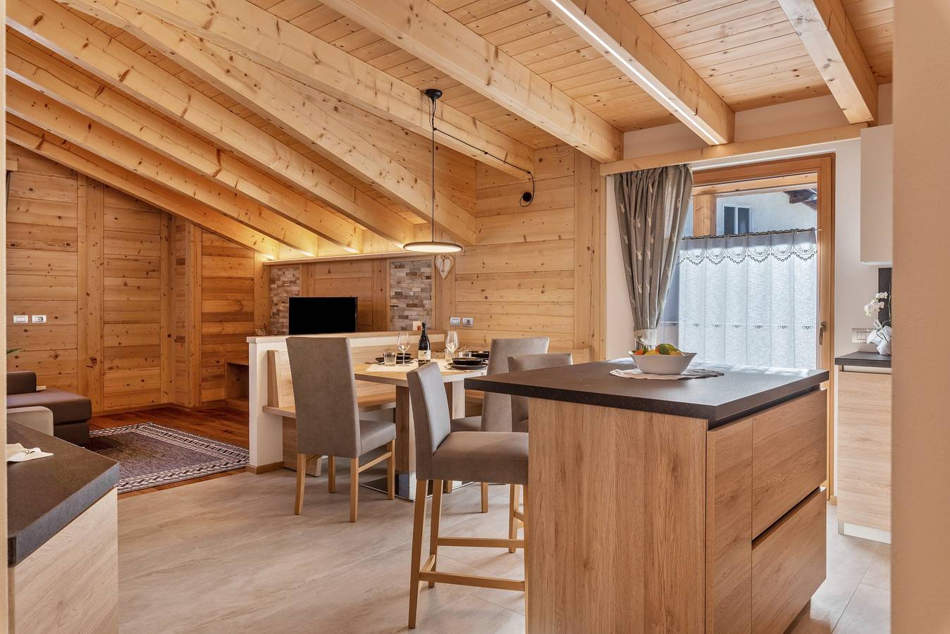 Ganze Wohnung, Ferienwohnung 'Majon De Rita' mit Bergblick, Whirlpool, Sauna und Wlan in San Giovanni di Fassa, Dolomiti Superski
