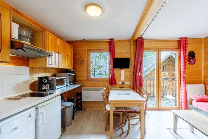 Entire apartment, Apartment 'Village Gaulois-appt 48r' with Mountain View and Balcony in Saint-François-Longchamp, Le Grand Domaine