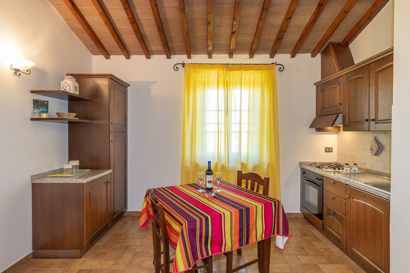 Appartamento intero, Appartamento '15' con piscina e giardino in comune, aria condizionata in Lajatico, Costa degli Etruschi