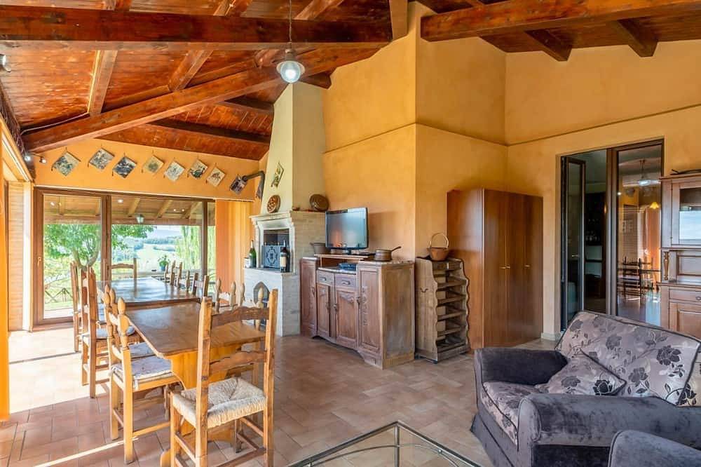 Fortebracci - Sei Camere da Letto Villa, Ospiti Massimo 12 in Montone, Valtiberina