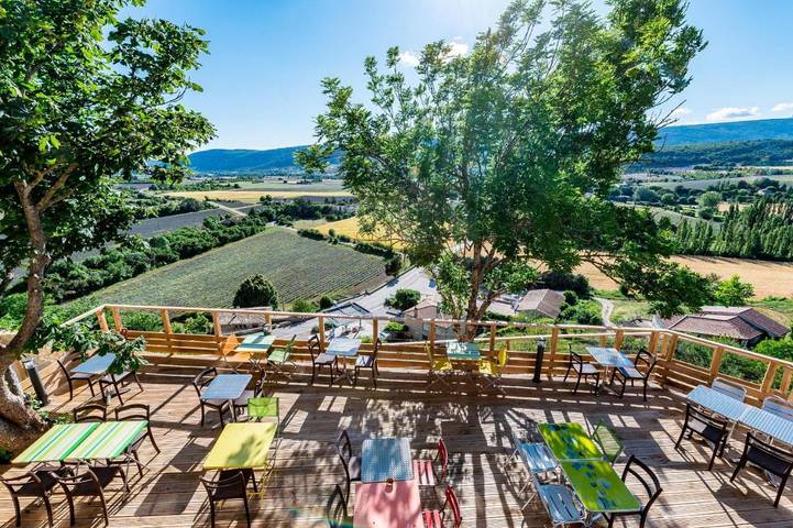 Hotel für 20 Personen, mit Terrasse und Sauna sowie Ausblick in Sault