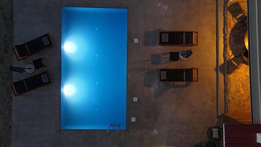 Casa para 4 personas, con jardín y piscina en Planos