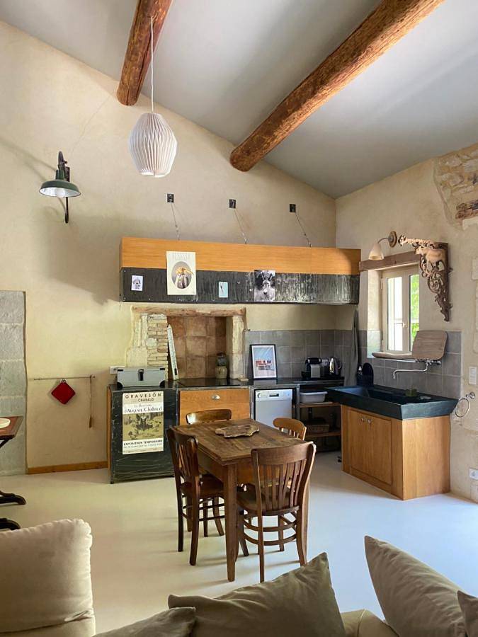 Gîte pour 6 personnes, avec vue ainsi que jardin et piscine, animaux acceptés à Eyragues - 3