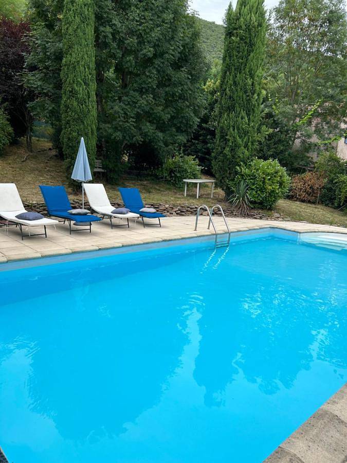 Location de vacances pour 10 personnes, avec jardin ainsi que vue et piscine à Gagnières - 4
