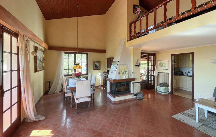 Location de vacances pour 6 personnes, avec terrasse ainsi que jardin et piscine, animaux acceptés à Seillans - 4