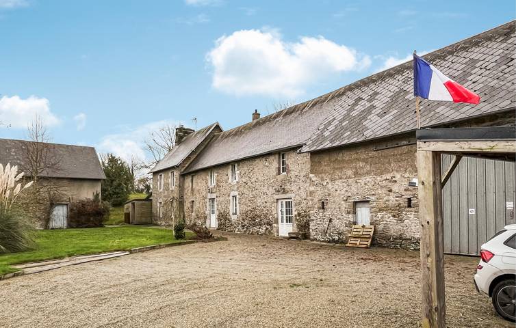 Location de vacances pour 12 personnes, avec terrasse et jardin, adapté aux familles à Saint-Denis-le-Vêtu - 2