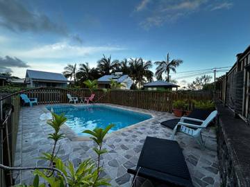 Chambre d’hôte pour 2 personnes, avec jardin et piscine dans Basse Vallée