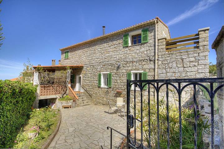 Gîte pour 4 personnes, avec Terrasse ainsi que Jardin et Vue