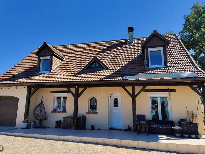 Chambre d’hôte pour 2 personnes, avec Terrasse et Jardin ainsi que Piscine et Vue