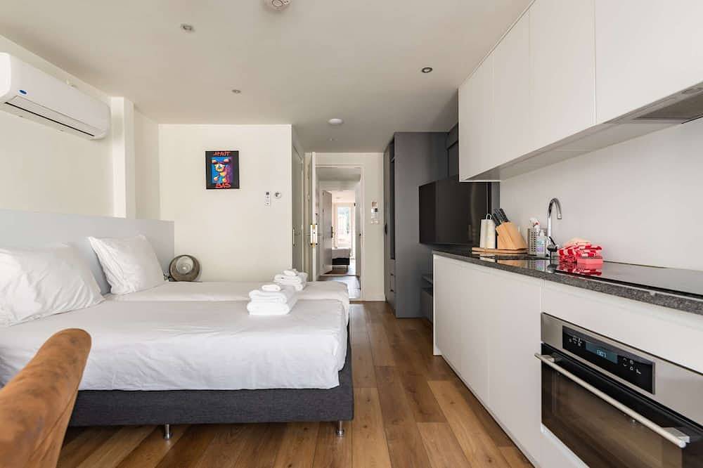 Ganze Wohnung, Stylish studio with French balcony in the heart of Breda city center in Breda, Nordbrabant