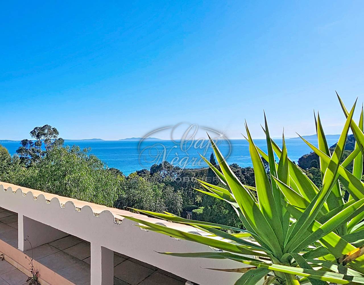 Apartamento entero, Appartement 4 personnes classé 3* avec terrasse vue mer proche plage du Rayol in Rayol-Canadel-sur-Mer, Costa mediterránea (Francia)