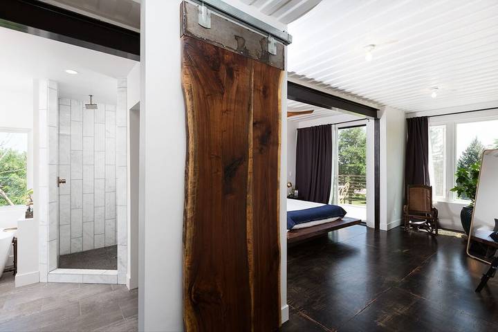 Vacation rental for 7 people, with yard and hot tub in Berkley