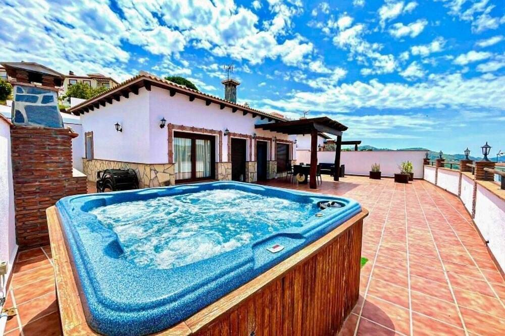 Villa Lucia Posada La Plaza in Canillas de Albaida, Málaga Province