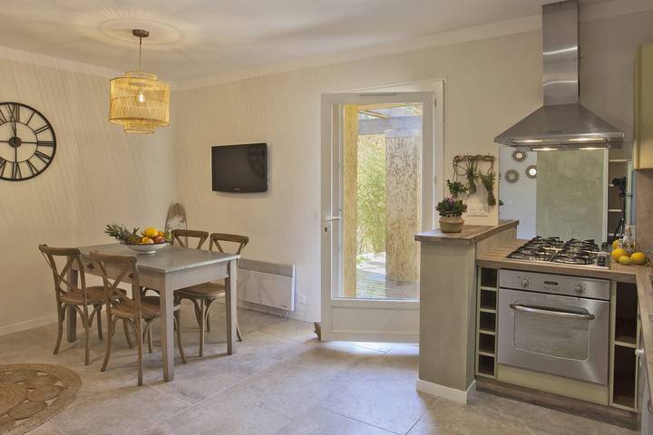 Air-conditioned cottage in Calvi – Garden, pool & free gym access in Calvi, Region de Calvi