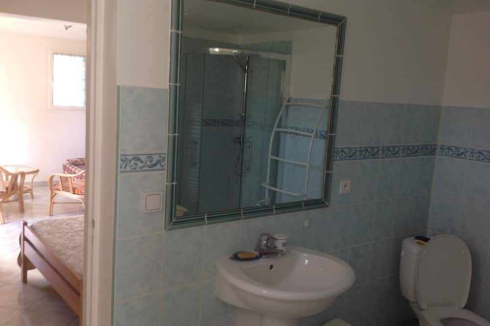 Apartamento entero, 35 m2 studio between sea and mountains secure villa parking space in Ollioules, Region de Toulon