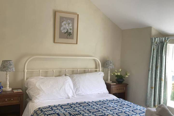 1 Penygroes cosy slate cottage within the Eryri/Snowdonia National Park in Penmachno, Snowdonia