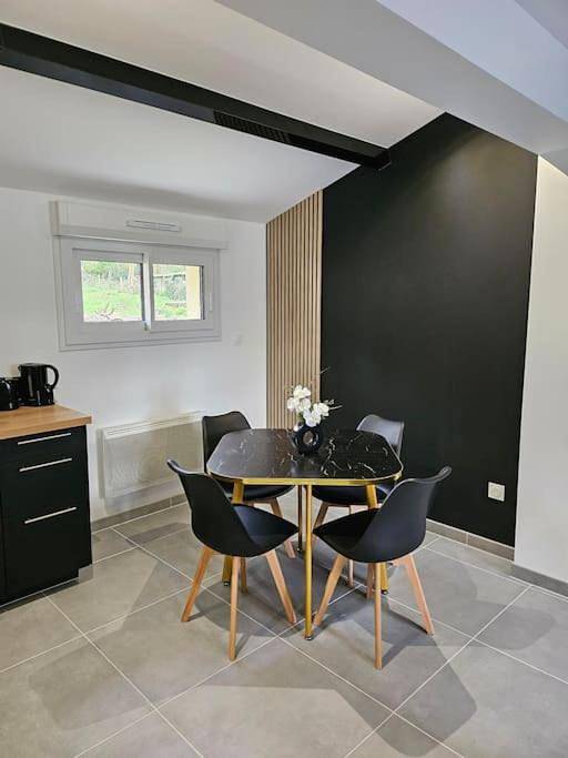 Location de vacances pour 4 personnes, avec jardin à Cérans-Foulletourte - 2