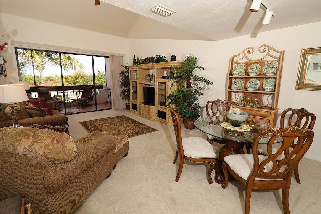 Ganze Wohnung, Zwei-Zimmer-Wohnung mit Loft und erstklassigem Blick auf das Wasser, in South Fort Myers gelegen! Häfen von Iona 302B in Iona, Southwest Florida