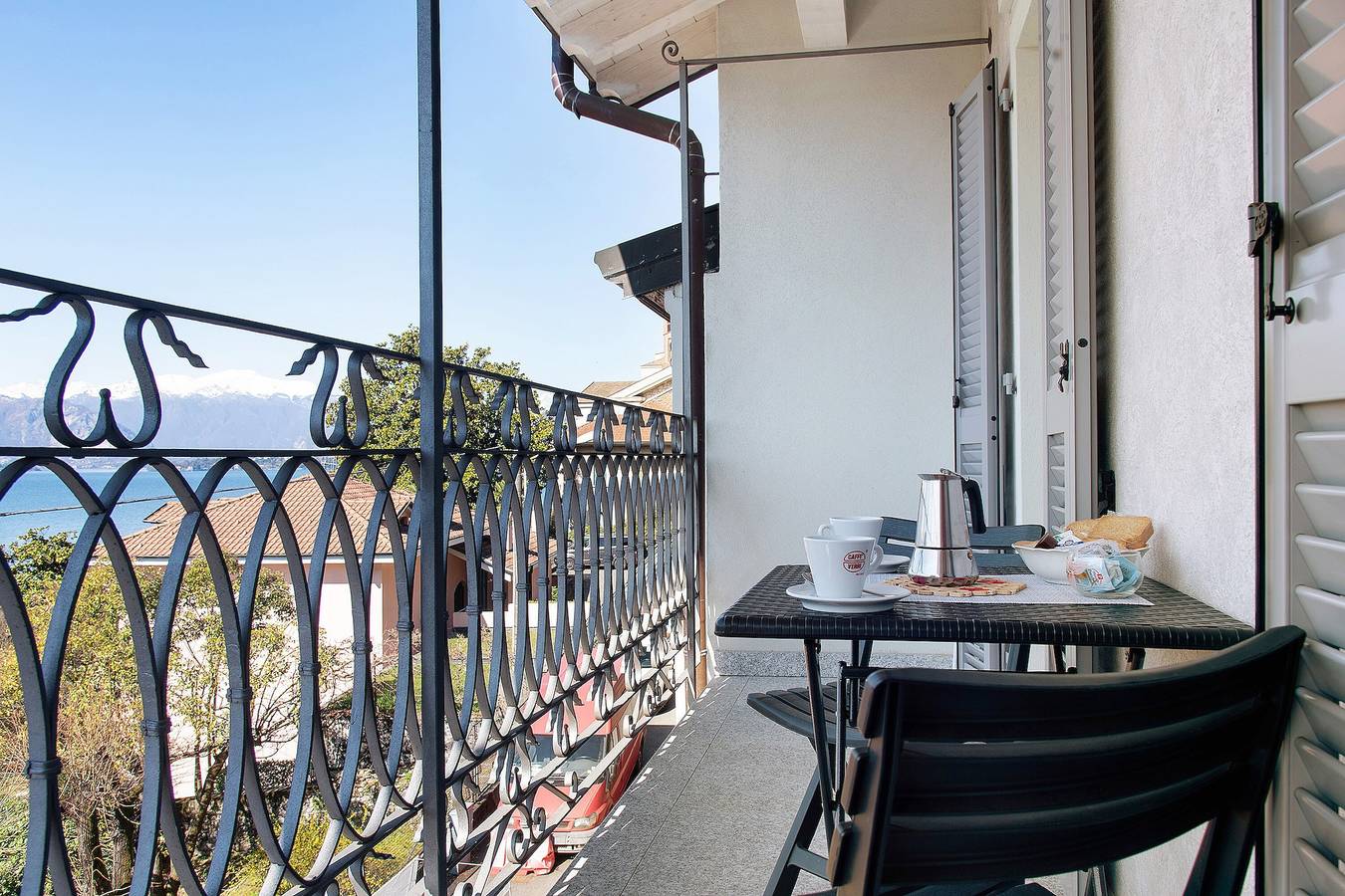 Ganze Wohnung, Apartment 'Rosa' mit Seeblick, Balkon und Wlan in Laveno, Laveno-Mombello