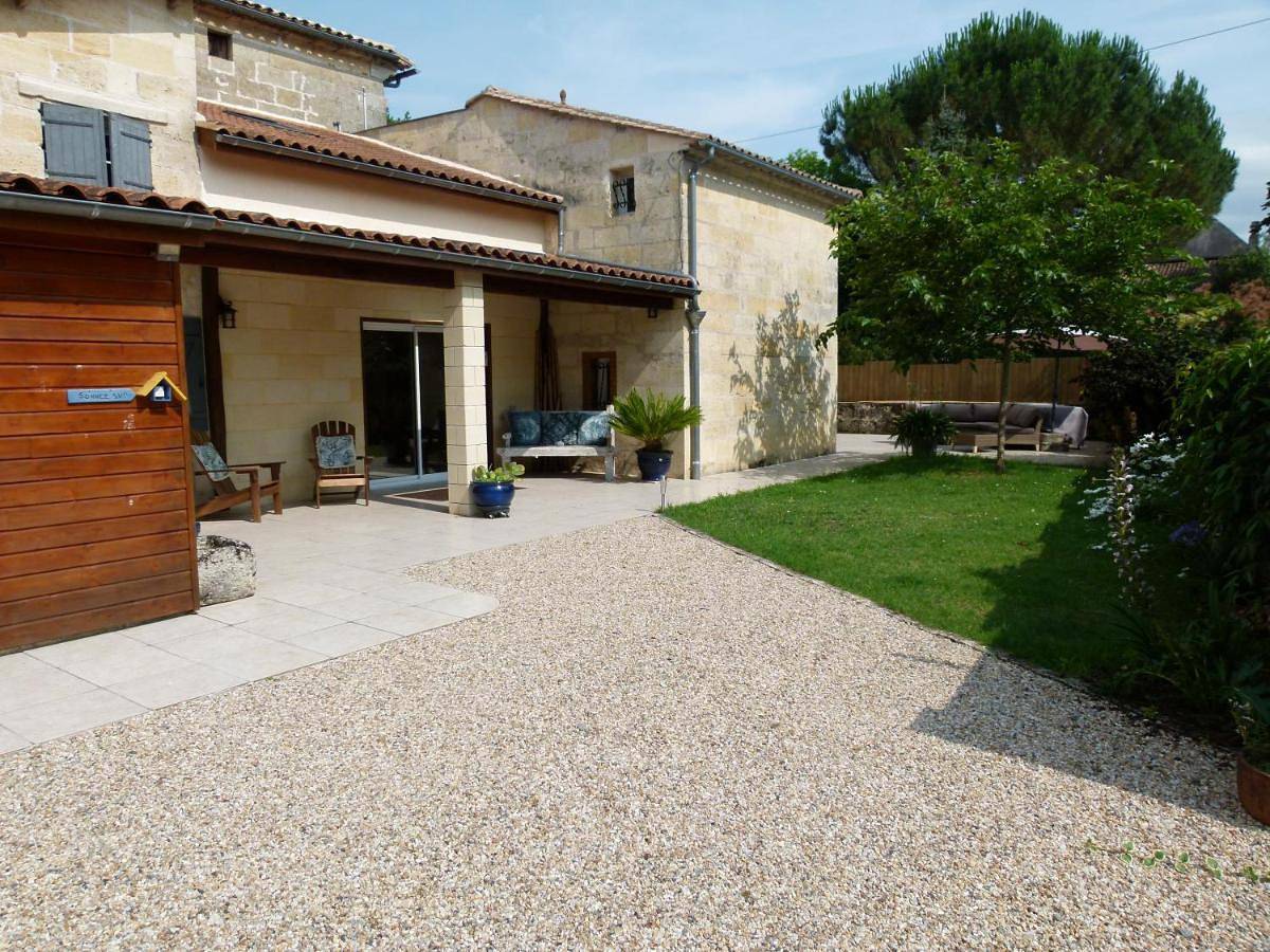 Double Room with Private Bathroom in Sablons, Région de Libourne