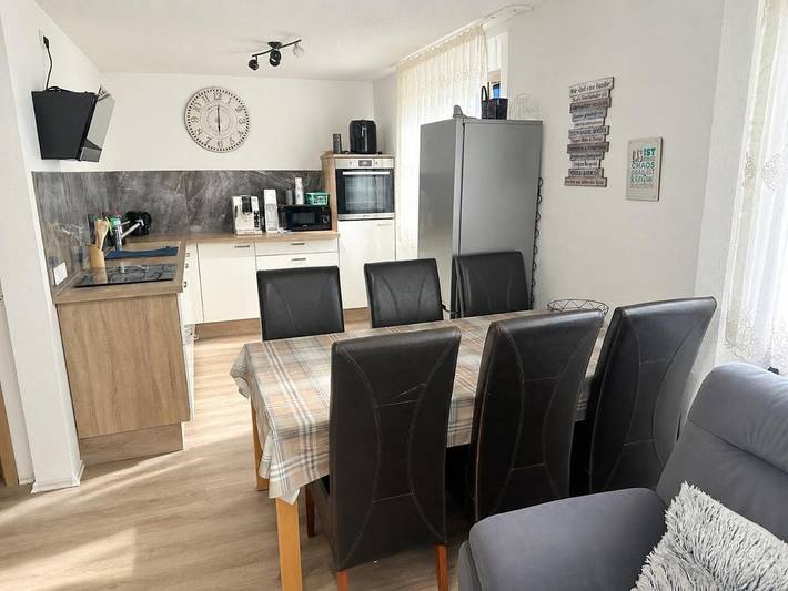 Appartement de vacances pour 8 personnes, avec Terrasse ainsi que Jardin et Vue