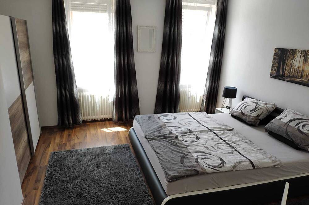 Ganze Wohnung, Kl3: Stylish Downtown Apt + Rooftop Terrace, Walk to Bars & Restaurants! in Kaiserslautern, Saar-Nahe-Bergland